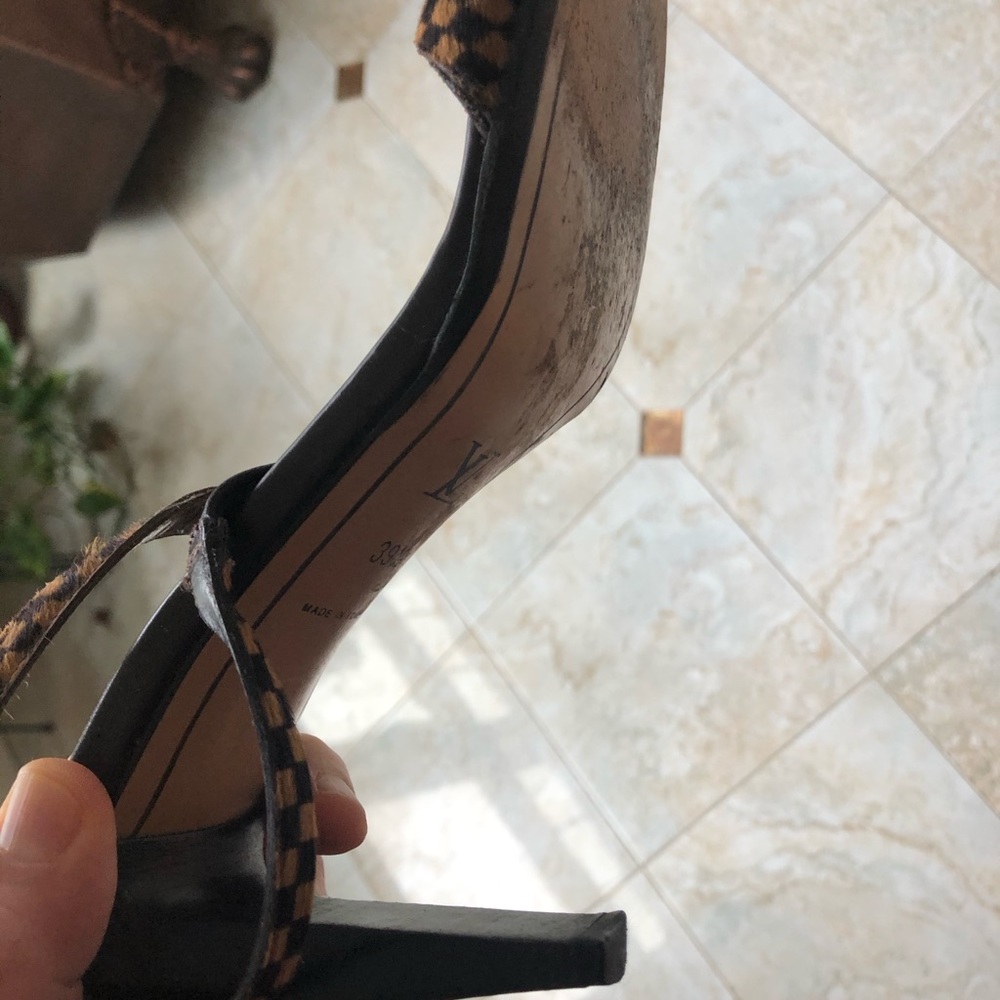 Stylish Genuine used Louis Vuitton sandals - Picture 5 of 5